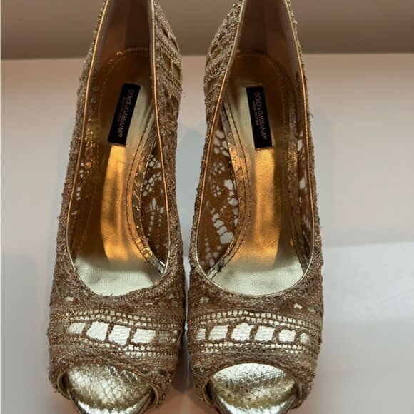 Stunning Dolce & Gabbana Metallic Gold Fabric Peep Toe Pump - Picture 2 of 11
